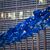Europaflaggen wehen vor dem Sitz der EU-Kommission im Brüssel. - Foto: Zhang Cheng/XinHua/dpa