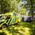 Fahrzeuge eines Sanitätsdienst stehen am Rande der Technoparade im Tiergarten. - Foto: Christoph Soeder/dpa