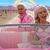 Ryan Gosling als Ken and Margot Robbie als Barbie in einer Szene der Films Barbie. - Foto: -/Courtesy of Warner Bros. Pictures/dpa