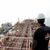 Ein Ingenieur steht im Hafen von Ras Issa im Jemen auf dem oberen Deck der «FSO Safer», einem Supertanker, der seit Jahren nicht mehr gewartet wurde. - Foto: Mohammed Mohammed/XinHua/dpa