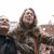 Fans singen zum Gedenken an die verstorbene Sängerin Sinead O'Connor in Dublin. - Foto: Brian Lawless/PA Wire/dpa