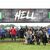 Metal-Fans freuen sich nach der Öffnung der Tore zum inneren Festivalgelände in Wacken. - Foto: Christian Charisius/dpa