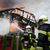 Feuerwehrleute löschen den Brand in der Ferienunterkunft in Ostfrankreich. - Foto: Patrick Kerber/dpa