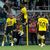 Donyell Malen (l) traf spät zum umjubelten 1:0 für Borussia Dortmund. - Foto: Bernd Thissen/dpa