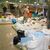 Patienten liegen auf dem Boden einer Fähre, nachdem die Gesundheitsbehörden ein Krankenhaus in Alexandroupolis teilweise evakuiert haben. - Foto: Uncredited/e-evros.gr/AP/dpa