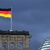 Eine Flagge auf dem Reichstag: 2020 wurde das Gebäude gestürmt. - Foto: Soeren Stache/dpa