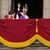König Charles III. winkt nach der Krönungszeremonie vom Balkon des Buckingham-Palastes. - Foto: Stefan Rousseau/PA Wire/dpa