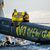 Umweltschutzaktivisten von Greenpeace sitzen auf der Pipeline. - Foto: Julius Schrank/Greenpeace Germany/dpa