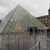Der Louvre in Paris ist wegen einer Bombendrohung am Samstag geräumt worden. - Foto: Christian Böhmer/dpa