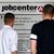 Um Bürgergeld zu erhalten, mussten bedürftige Flüchtlinge aus der Ukraine bisher beim Jobcenter vorstellig werden. (Symbolbild) - Foto: Jens Kalaene/dpa