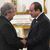Abdel Fattah el-Sissi (r), Präsident von Ägypten, begrüßt Antonio Guterres, Generalsekretär der Vereinten Nationen. - Foto: Uncredited/Egyptian Presidency Media Office/AP/dpa