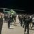 In Machatschkala sind zahlreiche Menschen auf das Flugfeld gelaufen, weil dort eine Maschine aus Tel Aviv gelandet war. - Foto: Uncredited/AP/dpa