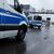 Einsatzfahrzeuge der Polizei stehen am Tattag am Sindelfinger Mercedes-Werk, in dem die Schüsse fielen. - Foto: Julian Rettig/dpa