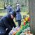 Verteidigungsminister Boris Pistorius richtet einen Kranz auf dem Jüdischen Friedhof Weißensee. Am Volkstrauertag wird jedes Jahr der Opfer von Krieg und Gewaltherrschaft gedacht. - Foto: Annette Riedl/dpa