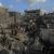 Palästinenser begutachten die Schäden nach einem israelischen Luftangriff im südlichen Gazastreifen. - Foto: Mohammed Talatene/dpa