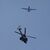 In der Nähe des Gazastreifens: ein israelischer Apache-Hubschrauber und eine Drohne. - Foto: Ariel Schalit/AP