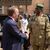Boris Pistorius wird in Niamey von Salifou Modi, General der nigrischen Armee, begrüßt. - Foto: Prawos/BMVG/dpa