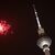 Eine Rakete explodiert in der Silvesternacht in der Nähe des Berliner Fernsehturms. - Foto: Sebastian Christoph Gollnow/dpa