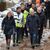 Bundeskanzler Olaf Scholz (vorne rechts) trägt bei seinem Besuch im Hochwassergebiet in Sangerhausen Gummistiefel. - Foto: Jan Woitas/dpa