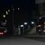 Polizisten stehen auf einer Straße in Österreich. - Foto: Thomas Lenger/Monatsrevue.At/APA/dpa