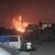 Feuer und Rauch nach einem Luftangriff in der Nähe von Sanaa im Jemen. - Foto: Uncredited/XinHua/dpa