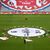 Fahnen von FCB-Fanclubs liegen neben einem überlebensgroßen Beckenbauer-Bild im Mittelkreis der Allianz Arena. - Foto: Sven Hoppe/dpa