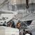 Rettungskräfte stehen in Damaskus an dem durch den Luftangriff zerstörten Gebäude. - Foto: Omar Sanadiki/AP/dpa