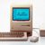 Der erste Mac. Er wurde vor 40 Jahren - am 24. Januar 1984 - von Apple-Mitbegründer Steve Jobs in Cupertino der Öffentlichkeit vorgestellt. - Foto: Apple/dpa