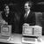 Apple-Mitbegründer Steve Jobs (l) und der damalige Präsident von Apple John Sculley stellen am 24. Januar 1984 vor einer Aktionärsversammlung im kalifornischen Cupertino ihre ersten Macintosh-Computer vor. - Foto: UPI/dpa