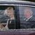 König Charles III. und Königin Camilla verlassen in einer Limousine das Clarence House in London. - Foto: James Manning/PA Wire/dpa