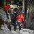 Ein Rettungsteam arbeitet an der Unglückstelle im Skigebiet Gerlosstein. - Foto: Masching/vifogra/dpa