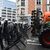 Landwirte durchbrachen bei ihrer Demonstration in Brüssel einige der von der Polizei errichteten Barrikaden. - Foto: Harry Nakos/AP/dpa
