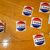 «Ich habe gewählt»-Sticker liegen in einem Wahllokal aus. - Foto: Michael Dwyer/AP