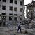 Beschädigte Gebäude in der Region Saporischschja, Ukraine. Durch russische Raketentreffer wurden nach Behördenangaben mindestens vier Menschen getötet. - Foto: Andriy Andriyenko/AP/dpa