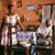 Joeline (Fara) Rafaraniriana (41) sieht ihrem Vater Dada Paul Rakotazandriny (91) beim Putzen der Fische zu. Die Südafrikanerin Lee-Ann Olwage wurde für ihre Reportage für das Magazin «Geo» über den Umgang mit Demenz-Kranken in Madagaskar ausgezeichnet. - Foto: Lee-Ann Olwage/für GEO/dpa