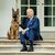 US-Präsident Joe Biden mit seinem Hund auf den Stufen vor dem Weißen Haus. - Foto: President Joe Biden/Zuma Press/dpa