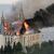 Ein Gebäude der Rechtsakademie von Odessa brennt nach einem russischen Raketenangriff. - Foto: Victor Sajenko/AP/dpa