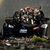 Ein Auto, das von herabfallenden Ziegeln einer umgestürzten Hauswand zerquetscht wurde, steht auf einem Parkplatz in der Innenstadt von Houston. - Foto: David J. Phillip/AP/dpa