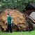 Ein entwurzelter Baum, der auf ein Haus gestürzt ist, nachdem starker Wind und Regen über Houston hinweggefegt waren. - Foto: Jason Fochtman/Houston Chronicle/AP/dpa