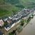 Der Wasserstand der Mosel ist hoch, große Teile der angrenzenden Stadt Zell im Landkreis Cochem-Zell in Rheinland-Pfalz sind überschwemmt. - Foto: Thomas Frey/dpa