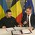 Der ukrainische Präsident Wolodymyr Selenskyj und der belgische Premierminister Alexander De Croo unterzeichnen eine Vereinbarung über bilaterale Sicherheitszusammenarbeit. - Foto: Pool Didier Lebrun/Belga-Pool/dpa