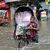 Menschen bewegen sich mühsam durch das Hochwasser in der Stadt Chittagon. - Foto: Mohammed Shajahan/ZUMA Press Wire/dpa