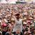 Rockfans drängen sich beim Open-Air-Festival Rock am Ring. - Foto: Thomas Frey/dpa