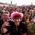 Fans beim Auftritt derRockband «Queen s of the Stone Age» beim Open-Air-Festival «Rock am Ring». - Foto: Thomas Frey/dpa