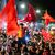 Türkische Fans feiern den Sieg im EM-Achtelfinale am Berliner Breitscheidplatz mit Pyrotechnik. - Foto: Christoph Soeder/dpa