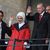 Recep Tayyip Erdogan (2.v.r), Präsident der Türkei, und seine Frau Emine Erdogan winken vor dem Spiel auf der Tribüne. - Foto: Marcus Brandt/dpa