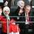 Recep Tayyip Erdogan (r), Präsident der Türkei, und seine Frau Emine Erdogan (l) winken vor dem Spiel auf der Tribüne. - Foto: Sören Stache/dpa