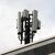 Mobilfunkantennen des Funkstandards 4G (länglich) und 5G (quadratisch) sind auf einem Dach an einem kleinen Mast montiert. - Foto: Wolf von Dewitz/dpa