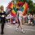 Viel Glitzer und Regenbogen waren auch beim CSD in Stuttgart zu sehen. - Foto: Christoph Schmidt/dpa