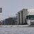 Große Lastwagen fahren durch ein Hochwasser in Shenyang in der nordostchinesischen Provinz Liaoning. - Foto: Wang Hongtao/Xinhua/AP